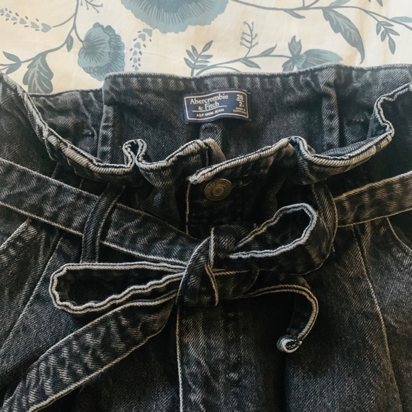 A&F High Rise Mom Jean - Picture 2 of 4